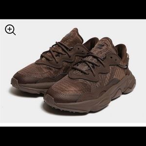 Brown ozweego sneakers, trendy